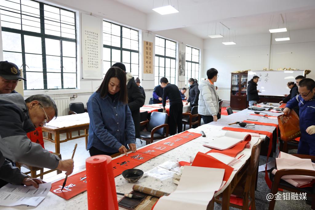 20230116-礦山分公司新春義獻(xiàn)春聯(lián)活動 (2).jpg