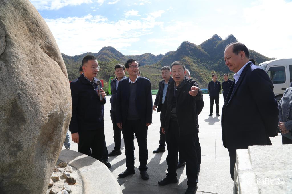 20241025-陜西省人大常委會(huì)深入礦山分公司開展《陜西省秦嶺生態(tài)環(huán)境保護(hù)條例》貫徹實(shí)施情況進(jìn)行執(zhí)法檢查 (3).JPG