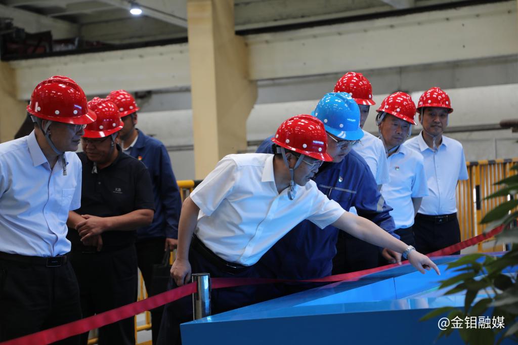 20240528-陜西有色黨委副書(shū)記郭仕龍深入金鉬集團(tuán)礦山分公司開(kāi)展“四下基層”調(diào)研抓信訪惠企惠職工 (5).JPG