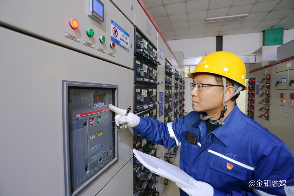 20230504-化學(xué)分公司李曉勇事跡材料 (1).jpg 20230504-化學(xué)分公司李曉勇事跡材料 (1).jpg