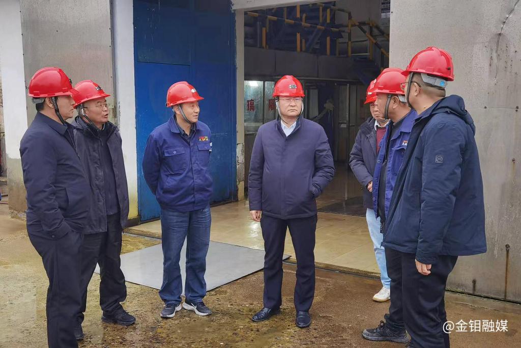 20241211-嚴(yán)平到駐山陽權(quán)屬企業(yè)調(diào)研 (1).jpg 20241211-嚴(yán)平到駐山陽權(quán)屬企業(yè)調(diào)研 (1).jpg